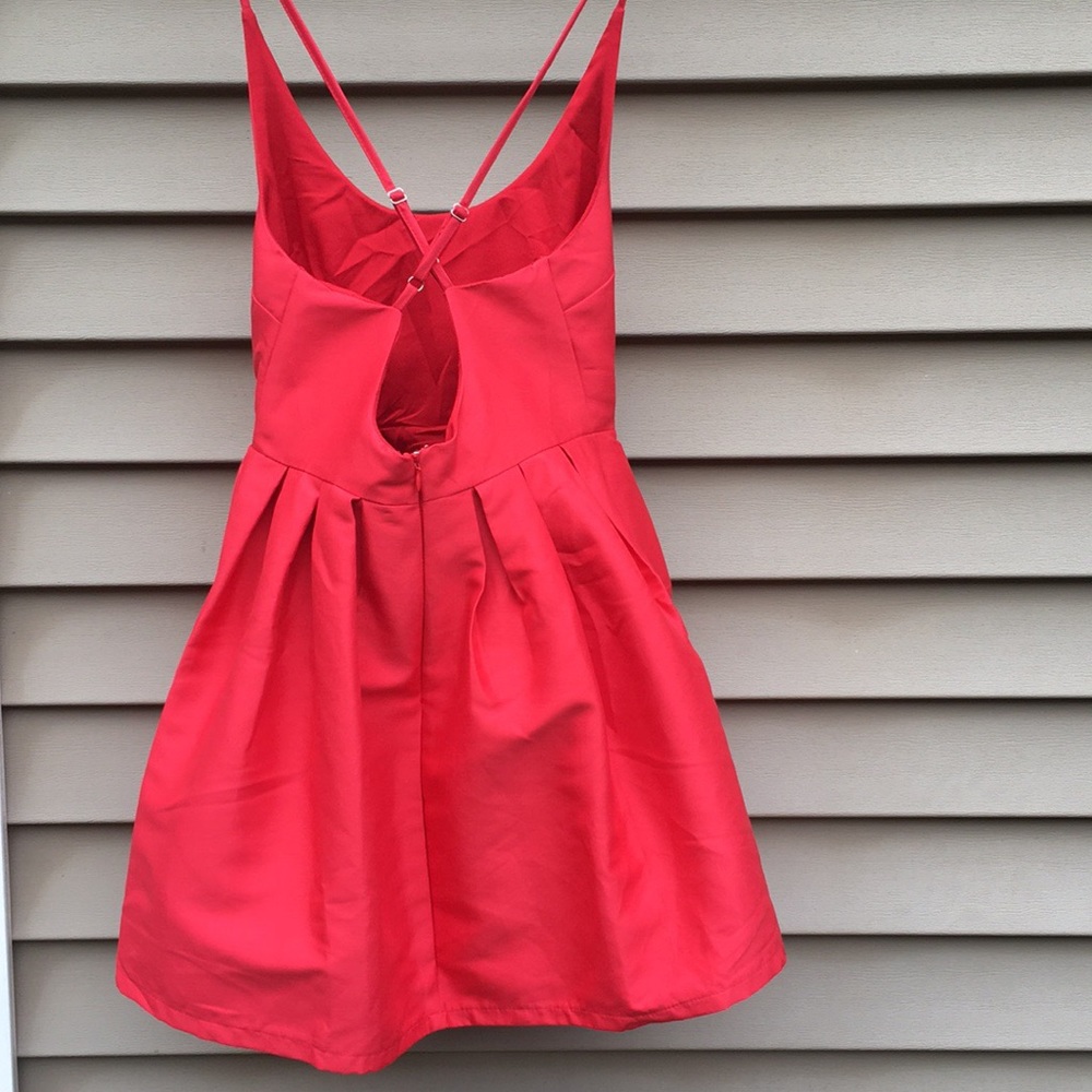 Red dress - Picture 2 of 4